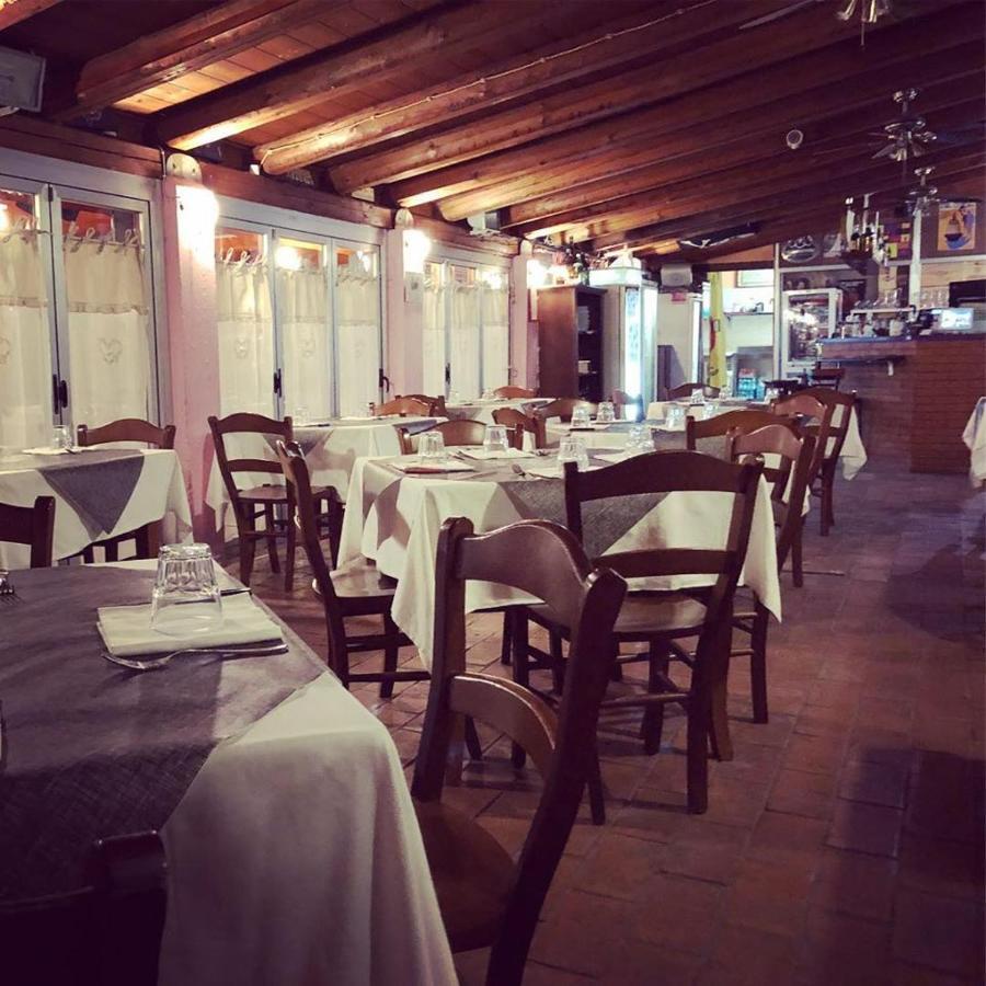 Locanda Del Tavolo Matto Потенца-Пичена Экстерьер фото