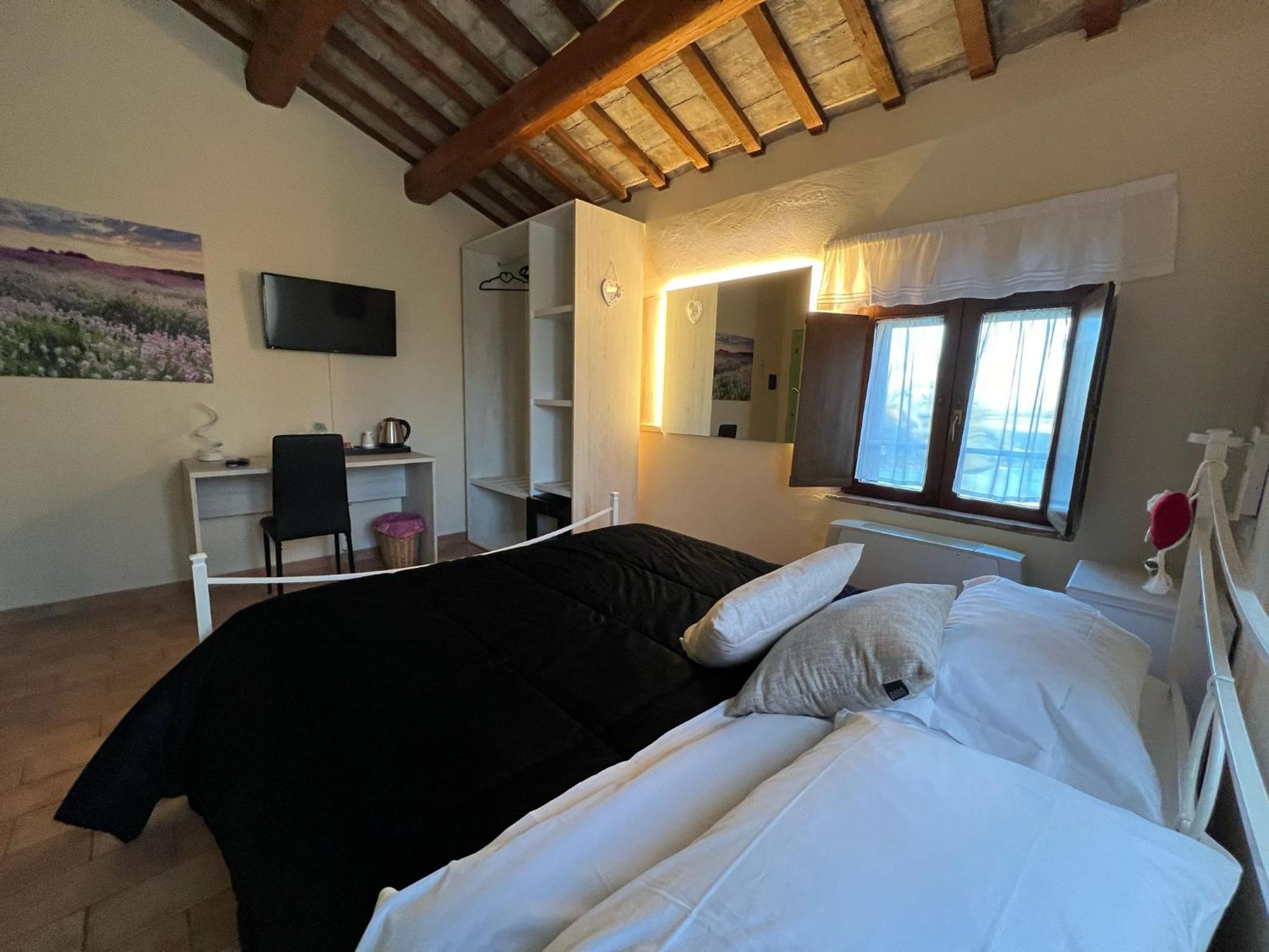 Locanda Del Tavolo Matto Потенца-Пичена Экстерьер фото